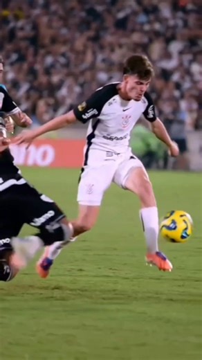 R8 Fútbol on Instagram: "Una jugada espectacular🤯 que terminó de la mejor manera posible: gol y título de Corinthians el la Copa do Brasil 😍🔥 #futbol #brasil #golazo"