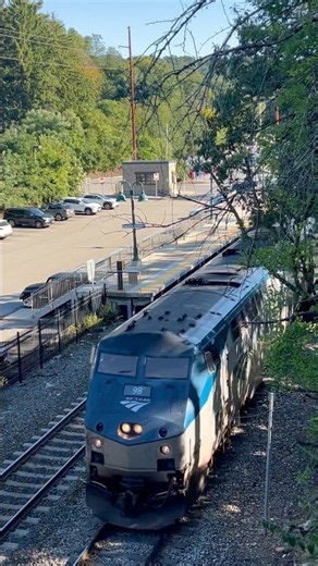😎2 Amtrak #98 Horn Blasts & Cool Track Sounds As Train #235, Roars Up The Hudson Line!