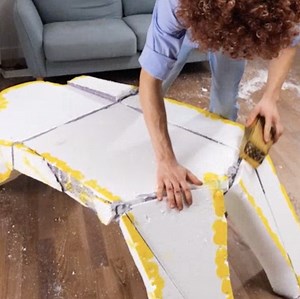 He used a very creative technique to make a fancy table! | 5-Minute MAGIC