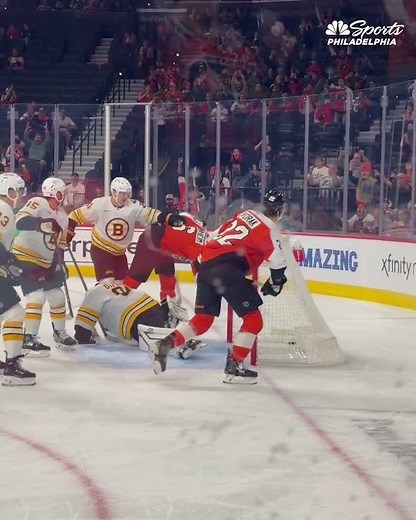 1st goal in the Xfinity Mobile Arena era goes to... Travis Sanheim! 1-0 Flyers in the 1st period