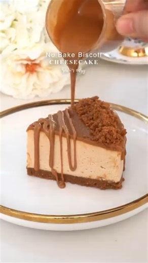 5 Ingredient No Bake BISCOFF Cheesecake How to make this rich and luscious No Bake Biscoff Cheesecake. You only need 5 ingredients and no gelatin needed. Here's what you'll need: For the Crust: 220 grams Biscoff cookies 1/3 cup melted butter (75g) For the Filling: 16 oz softened cream cheese (2 blocks) 1 cup Lotus Biscoff Spread (smooth). 1 cup cold whipping cream or heavy cream (250ml) 1. In a food processor, pulse cookies into fine crumbs. Set at 2 and add melted butter while continue processi