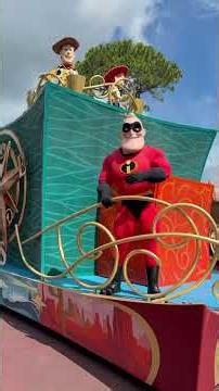 Parade time at Disney! Spirit lifter at the park… #disneyparktour #disneyparade