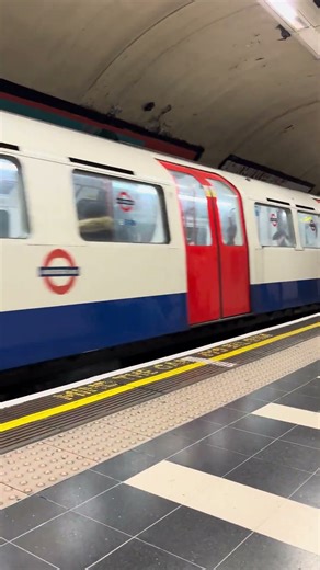 London Underground Bakerloo line approaching Waterloo for Elephant & Castle