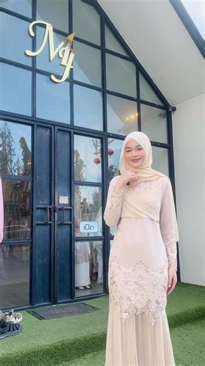 MAJUU ปัตตานีและยะลา on Instagram: "สวย น่ารัก 🥰 อยากได้แบบนี้แวะมาที่ MAJUU ทั้ง 2 สาขาได้เลยนะคะ #ชุดรายอแบรนด์MAJUU #มินิกุรงเคธี่ #MAJUUสาขาสายมอปัตตานี #ชุดรายอแบรนด์MAJUU"