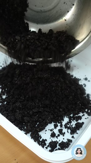 39K views · 411 reactions | #HandaanRecipes DAY 2: Oreo Icebox Cake Crust 1 and 1/2 cups crushed oreos 1/4 cup melted butter Oreo Ice Cream Layer 500 ml chilled all purpose cream 1/2 - 1 cup condensed milk (adjust to preference) 3/4 cup crushed oreos Chocolate Layer 1/2 cup hot all purpose cream 1/2 cup chocolate optional: more oreos on top freeze for at least 4 hrs to overnight container size: 3200 ml #icecreamcake #oreo #holidayrecipes #skybluecafe | Skybluecafe | Facebook