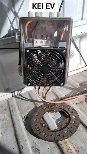 6.3K views · 81 reactions | This EV conversion can absorb solar energy by solar roof 800w/hr and storage on lithium battery. #EV, #SolarEnergy, #BatteryLithium, #รถกระป้อ, #รถไฟฟ้าดัดแปลง, #รถพลังงานแสงอาทิตย์ | Narongrat Noisuvan | Facebook