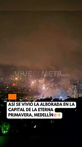 Así se vivió la Alborada en la capital de la eterna primavera, Medellín🌸✨ Aunque la noche cayó con mucha lluvia 🌧️, Medellín no perdió la tradición: la alborada iluminó distintos puntos de la ciudad, manteniendo viva una de sus celebraciones más populares 🎆🔥.~ (1 diciembre de 2025) #Alborada #Medellín #Navidad | viveelmeta.com