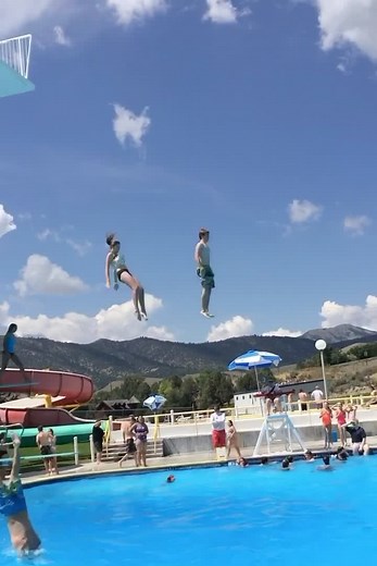 Throwback to 7th grade when I didn’t know how to jump off a diving board. I was put on a stretcher after... #fyp #foryoupage #4u #imstupid #swim