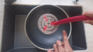 Cast Iron Chainmail Scrubber with Handle （ABS） - Cleaner for Pans and Pots - Premium Stainless Steel/Silicone Scraper for Skillets - Ergonomic Food-Safe Design - Easy to Clean Cookware Dish Brush