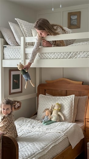 Zipper bedding is your perfect hack for making sure you’re not left cover-less in the middle of the night. Say good bye to stolen sheets! . . . . #beddys #beddysbedding #rv #zipyourbed #beddy #easybedding #bedset #bed #bedding | Beddy's