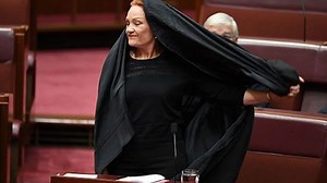 Senator heckled for wearing burqa