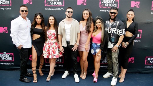 Jersey Shore: Family Vacation: Snooki Rocks Iconic Pouf AGAIN in Season 7 Premiere!