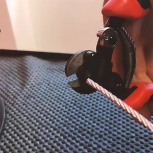 The NEW KNIPEX 6 1/4” Wire Rope Cutter (95 62 160) features shear cutting blades that leave a clean cut and prevent wire rope from splaying. | Knipex