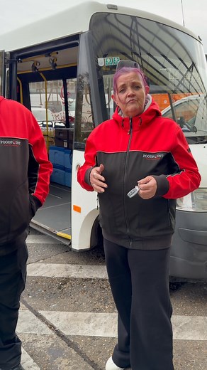 Hallo liebe Simmeringer! Da wir schon jahrelang kein passendes Lokal in Simmering finden kommen wir mit dem mobilen FOODPOINT zu euch. Wir starten heute um ca. 11:30 in der Widholzgasse im Türnlhof. Weitere Standorte werden auf unserer Seite bekanntgegeben. Wenn ihr vorbeikommen wollt, nehmt bitte einen Einkommensnachweis und euren Ausweis mit. Bis gleich! Euer FOODPOINT-Team #foodpoint #sozialmarkt | Foodpoint