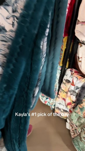 Come see some of our favorites at the Western Hunting Expo booth 4264 @keypopcorn #touchofgracequiltingco #customminkyblankets #touchofgracequiltingcopopups #westernhuntingexpo #4264