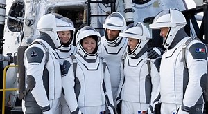 WONDERFUL! Elon Musk and the Light-Speed Adventure: When SpaceX Unveiled the Light-Speed Engine Amazes the World That day, the atmosphere at the SpaceX research center was electric, almost tangible. Elon Musk stood on the podium, eyes sparkling, looking over the team of engineers and scientists gathered around control panels and holographic screens displaying complex numbers, diagrams, and simulations. “Are you ready?” he asked, his tone both excited and challenging. No one replied; everyone kne