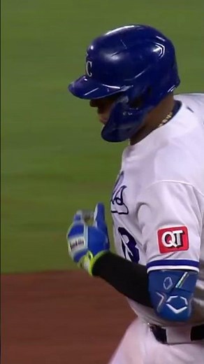 Salvy Makes Kauffman Stadium HISTORY #kcroyals #homerun #baseball #history #salvadorperez