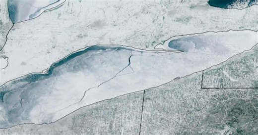Lake Erie ice crack forming: See video