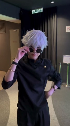 DJ HARU 魏老板 Cosplayer on Instagram: "Trying my best to look cool . . . . #gojo #gojosatoru #gojocosplay #JJK #jujutsukaisen #jujutsukaisencosplay"