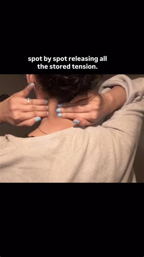 Mitisha|Certified face fitness coach on Instagram: "Releasing the tension from back of your neck allows your head to realign naturally, frees your jawline and improves lymphatic flow GIVING YOU A LIFTED, SCULPTED AND YOUTHFUL LOOK 🤍 Add this routine to your night time skin care 🌙 And see how you wake up with a less puffy face🫠 #posturecorrector #facefitness #postureexercises #posture #girlroutine"
