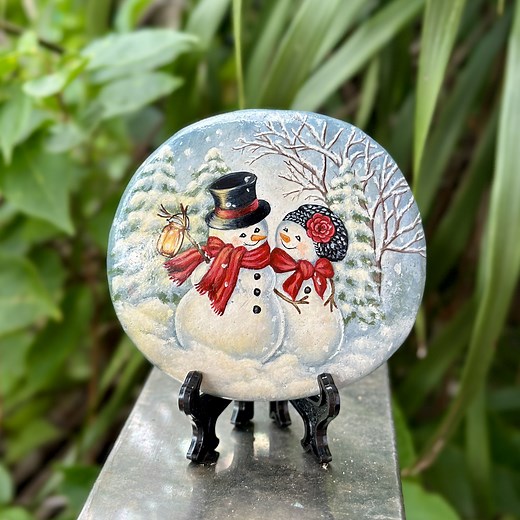 Let’s welcome the holiday spirit with this hand-painted snowman couple — a cozy winter scene full of warmth and love. ☃️❤️ Watch the peaceful painting process on relaxing background music and feel the calmness of Christmas art time. #StonePainting #RelaxingArt #ChristmasPainting #SnowmanArt #PaintingOnRock #CozyWinterArt #ArtForRelaxation #PeacefulArt #MindfulPainting #HandPaintedStone #WinterVibes #DIYArt #RelaxingMusic #ChristmasCrafts #ArtTherapy #thucucart | Thu Cuc Art