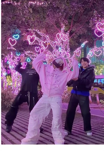 🐘🐘🐘 #ALLDAYPROJECT #ADP #올데이프로젝트 #LOOKATME #THEBLACKLABEL | golden disc awards 2026 jennie