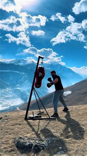 Boxing Training in the Mountains #boxer #boxingworkout