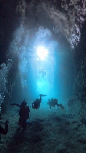 In & Out of the Blue Cave Okinawa 🇯🇵 #okinawa #okinawadiving #scubadiving