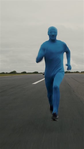 What's The Difference Between Comparison Sites and Insurance Brokers? Alex Brundle breaks it down for you, shedding light on the pros and cons of each. More insurance questions answered⬇️ https://i.mtr.cool/ermzmwwghm | Adrian Flux Insurance Services