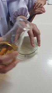 Pour plate technique เป็นการเพาะเลี้ยงเชื้อโดยเชื้อจะขึ้นทั้งผิวหน้า และในเนื้อวุ้น มักใช้ร่วมกับการทำ serial dilution เพื่อนับจำนวนเชื้อจุลินทรีย์เช่น แบคทีเรีย ข้อควรระวัง ถ้าอาหารเพาะเชื้อร้อนเกินไปเชื้อตาย ถ้าเย็นเกินไปวุ้นจะแข็งตัวก่อนเท เราทนได้ เชื้อก็ทนได้ ให้ลองแตะที่หลังมือดูให้อุ่น ๆ กว่าจะเสร็จแลป หลังมืออาจารย์แดงไปหมดแล้ว 55555 | Microbiology reviews