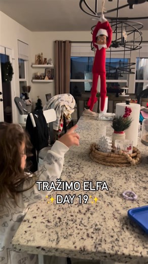 Martina & Vladimir📍Texas 🌵🇺🇸 on Instagram: "Leona traži elfa ✨ZIMSKA jutarnja rutina 🤩 😂🎄#holidays #elfontheshelfideas"