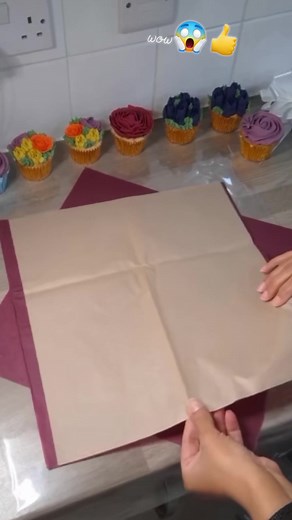 198K views · 1.5K reactions | Wow, Cupcake Bouquet perfect for surprise gifts  #bouquet #ideas #cupcakes #giftideas #reelsviral #viralfbreels | KaKa-IBa | Facebook