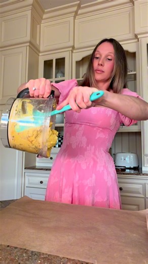 Gretchen Adler on Instagram: "Making my kids Cheez-its. #cheezits #homemade #realfood Recipe👇My kids don’t know what a Cheezit tastes like because I’ve don’t allow ultra processed snacks — they lead to an altered gut microbiome and consequently negative health conditions and behavioral issues. Comment “snacks” and I’ll DM you some of my favorite, homemade, good ingredient snacks for kids that I make from scratch! Cheez-Its 2.5 cups freshly milled einkorn flour 1/2 tsp salt 1/2 tsp paprika 1/2 t