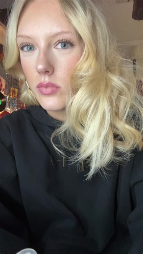 Hot New Bombshell (@glittertrapqueen)’s videos with original sound - Hot New Bombshell