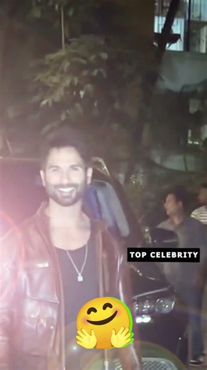Shahid Kapoor Walking into Our Hearts Like a Sher! 🦁🔥 #ShahidKapoor #BollywoodHunk #SherEntry #Star