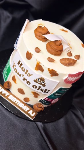 All edible yess lol 😂 I wasn’t ready to make one of these cakes, but my time has come 💩💁🏻‍♀️🎂#cakedecorating #poopcake #fypシ゚viral #fyp