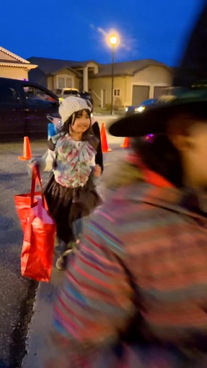 Spooky house visited by many..🇨🇦 #halloweendecor #spookyseason #scary #trickortreat #viralvideoシ #viralreelsシ #everyone #everyonefollowers #everyonehighlights | Clah Esteban
