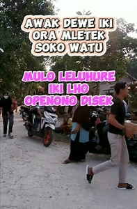 53K views · 1.3K reactions | Awakme dewe ki ora mletek soko watu .... ..... ...... .......... ?............ ................ . .. ... ..... #jowobijak #pituturbecik #pituturjowo #ngaji #ngajifilsafat @sorotan #ngajitasawuf #ngajirasa #kajian #javanese #reciting #java #creator #creatorpemula #fbpro #gusgendeng #pengajian | Suendro | Facebook