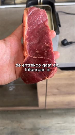 EerlijkEten on Instagram: "De meest virale video van 2025 🤣 Als afsluiting van het jaar delen we ’m nog één keer met jullie – enjoy! En alvast een heel gelukkig nieuwjaar gewenst!"