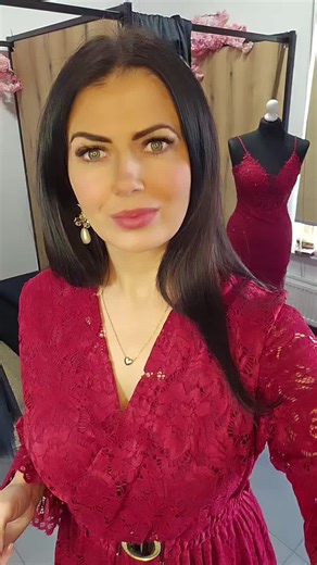 Sukienka SARALINA - Elegancka Midi Bordowa