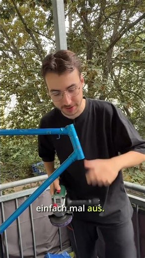 Stripping the Paint! - Vintage Road Bike Build Episode 2 🚴🏼‍♂️#diy #vintage #roadbike
