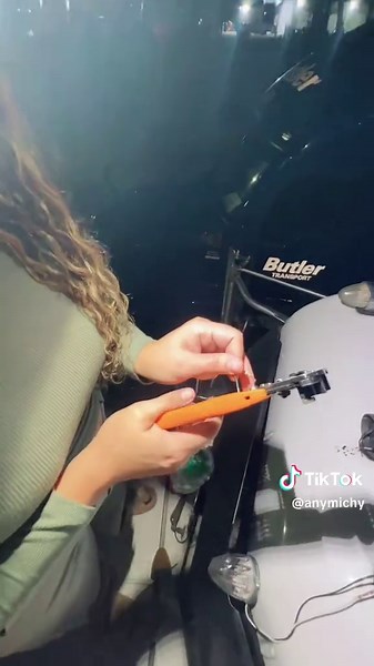 Exploring Peterbilt 389 Flatbed Trucks: A Driver's Insight