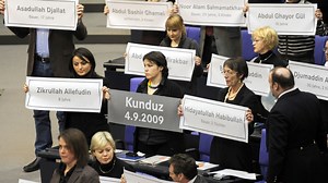 Eklat im Bundestag nach Protestaktion