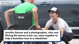 Jennifer Garner offers homeless man her own shoes, puts socks on his feet