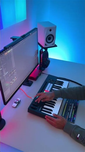 Private - The Neighbourhood - Live Looping in Launchkey 37 Mk4 by @wearenovation #wearenovation