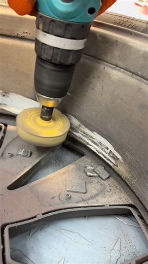 Chez NSP on ne laisse rien au hasard pour un équilibrage parfait la colle des plombs bien nettoyé. Toujour imiter mais jamais égalé 🛞🔧 #wheels #clean #cleaning #NSP #toulouse