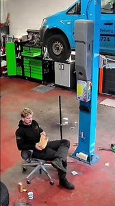 When the boss leaves the workshop Tv ? Tea & food Apprentice has it to easy 😂 #mechanic #cars