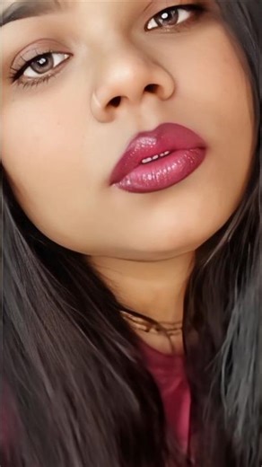 Glossy & Pouty Lips Hack 💋 #trending #makeup #ytshorts #hack #shortsfeed #makeuptutorial #shorts