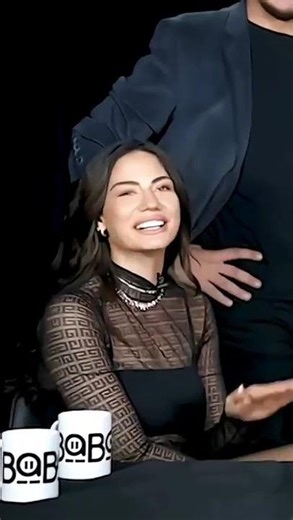 Demet sings the song from Dreamy Bird #TurkishSeries