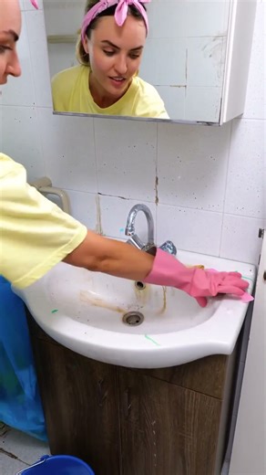 Household Heroes: Quick Fixes for Everyday Woes! 🛠️✨